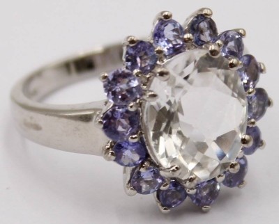 Auktion 370<br>925er Silberring mit vioeltten Steinen und einem hellgrünen mittig besetzten Stein, RG. 59, 5,6 Gramm [1]