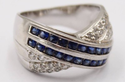 Auktion 370<br>Silberring im guten Zustand, 925er Silber, blaue und weiße Steine, RG. 59, 8,8 Gramm [1]