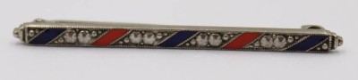 Auktion 370<br>Schmale Brosche mit Emaille, rot und blau, Silber getestet, L. 4,5 cm, 1,9 Gramm [1]
