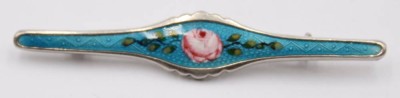 Auktion 370<br>Brosche aus 800er Silber, Rosenblüten Muster,Emaille, L. 6,5 cm, 3,2 Gramm [1]