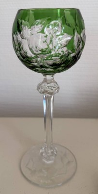 Auktion 370<br>Buntglas-Römer mit Schliff, H-20 cm [1]