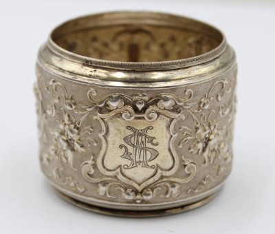 Auktion 370<br>Servietten-Ring, Silber, älter, Ziermonogramm, 29gr., ca. D-5cm B-4cm [1]