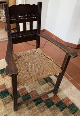 Auktion 370<br>2x Worpsweder Armlehnstühle mit Bastsitzen, H-103 cm, B-66 cm [1]