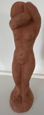 Auktion 370<br>Terrakotta Figur, weibl. Akt, H-36 cm, unleser. signiert [1]