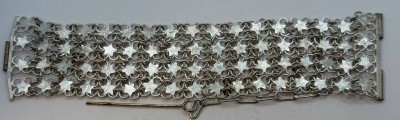 Auktion 370<br>breites versilbertes Armband, wohl Indien, L-18 cm, B-4 cm [1]