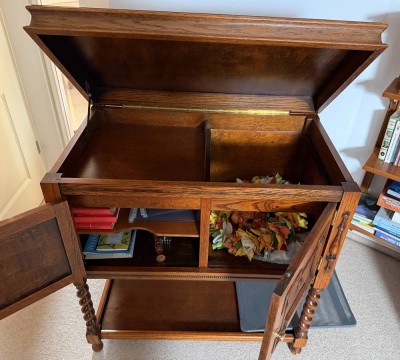 Auktion 370<br>wohl Phonograph-Schrank, zuletzt als Barschrank benutzt [1]