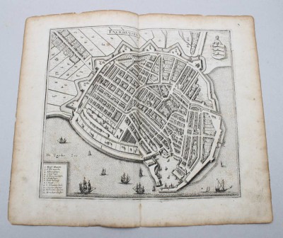 Auktion 370<br>historische Stadtansicht von Enkhuizen ( Enckhuysen) in den Niederlanden, 18. Jhd., mittig Falz, ungerahmt, BG 30,5 x 36cm [1]