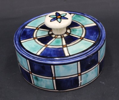 Auktion 370<br>Kunstkeramik-Deckeldose aus Jerusalem, Handarbeit , sign., H-7 cm, D-12 cm [1]