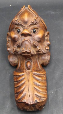 Auktion 370<br>Holz-Wandkopf, wohl Japan H-21 cm [1]