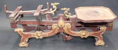 Auktion 370<br>kl. Marktwaage (bis 3 kg), Gusseisen, L-40 cm [1]