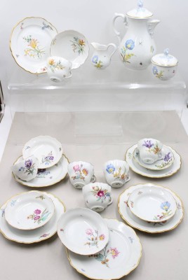 Auktion 370<br>Kaffeeservice für 6 Personen, Hutschenreuther, Blumenbemalung, Kanne H-24cm Tassen H-7cm [1]