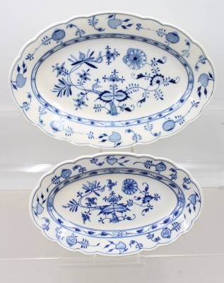 Auktion 370<br>2x div. ovale Platten, Stadt Meissen, Zwiebelmuster, ca. 39,5cm und 30cm [1]