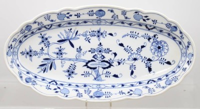 Auktion 370<br>Hechtplatte, Stadt Meissen, Zwiebelmuster, 49,5 x 25,5cm [1]