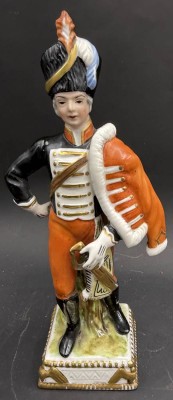 Auktion 370<br>hohe Soldatenfigur 