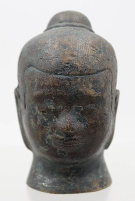 Auktion 370<br>Bronzekopf, der im Khmer-Stil,  Lokeshvara-Kopf ?, ca. H-9,5cm [1]