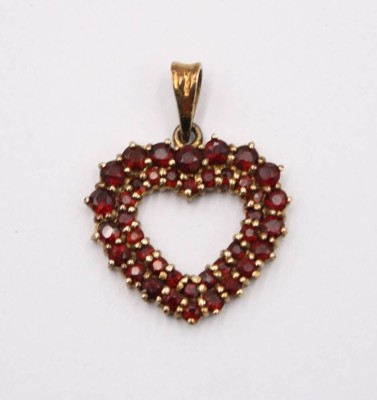 Auktion 370<br>Granat-Herzanhänger, 925er Silberfassung, zus. 3,9gr., L-2,5cm [1]