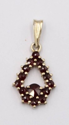 Auktion 370<br>kl. Granat-Anhänger, Silber, 1,3gr., L-1,5cm [1]