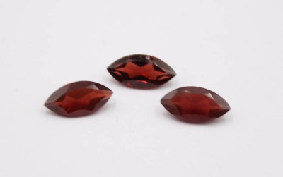 Auktion 370<br>3 Granate, zus. ca. 3,8ct [1]