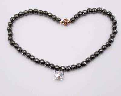 Auktion 370<br>Halskette, Hämatit mit Zirkon-Anhänger, Magnetschließe, ca. L-40cm [1]