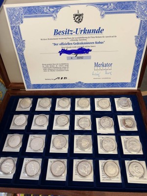 Auktion 370<br>Kasten mit 24 Feinsilber-Münzen (-999-), alle 5 Pesos  Gedenkmünzen Kuba, mit Zertifikaten, limitierte Auflage, je 12 gr. (zus. 288 gramm), Stempelglanz [1]