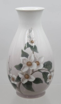 Auktion 370<br>Vase mit floralem Dekor, Bing & Grøndahl, ca. H-24,5cm [1]