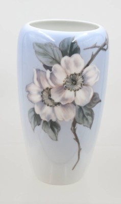 Auktion 370<br>Vase mit floralem Dekor, Royal Copenhagen, ca. H-22,5cm , innen verschmutzt [1]