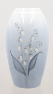 Auktion 370<br>Vase, Bing & Grøndahl, Maiglöckchen, innen verschmutzt, ca. H-18cm [1]