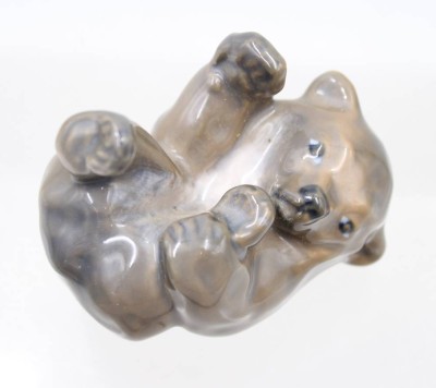 Auktion 370<br>kl. spielender Braunbär, Royal Copenhagen, Nr. 1124, ca. H-6,5cm [1]