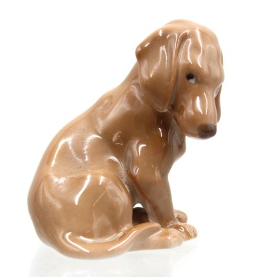 Auktion 370<br>Sitzender Dackel, Bing & Gröndahl, Copenhagen, 20. Jhd., Entwurf Dahl Jensen, Modellnr. 1755, H- 7cm. [1]