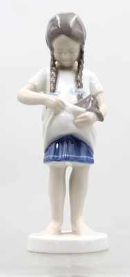 Auktion 370<br>Mädchen mit Kätzchen, Bing & Gröndahl, Modellr. 1779, H- 17,2cm [1]