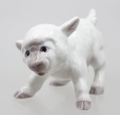 Auktion 370<br>Lamm, Bing & Gröndahl, Modellnr. 2562, farbig staffiert, H-6,8cm [1]