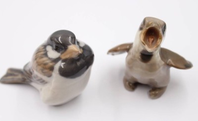 Auktion 370<br>2x div. Vogelfiguren, Royal Copenhagen und Bing & Gröndahl, je Unterglasurfarben, ca. H-6,8cm [1]