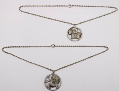 Auktion 370<br>2x Zinn-Anhänger an versilberten Ketten, Jorgen Jensen, Sternzeichen, ca. D-3cm [1]