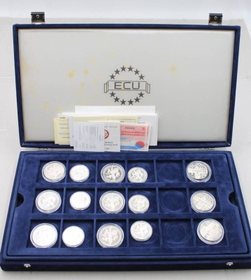 Auktion 370<br>Sammelbox ,,The official ECUs'' gefüllt mit 20 diversen 10 und 2,5 ECU Gedenkmünzen . [1]