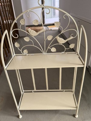 Auktion 370<br>kl. vintage Blechregal mit Vögel, weiss lackiert, H-77 cm, B-45 cm [1]