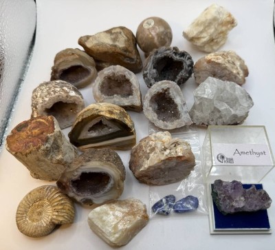 Auktion 370<br>18x div. Mineralien/Halbedelsteine/Versteinerungen, ca. 825 gr [1]