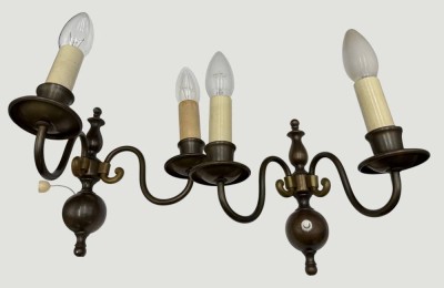Auktion 370<br>2x Altmessing-Wandlampen, 2 flammig, H-ca. 24 cm [1]
