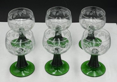 Auktion 370<br>6x vintage Weinrömer, grüner Stand mit geätzten Weinlaubdekor, H-16 cm [1]