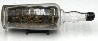 Auktion 370<br>Buddelschiff mit Diorama, L-30 cm [1]