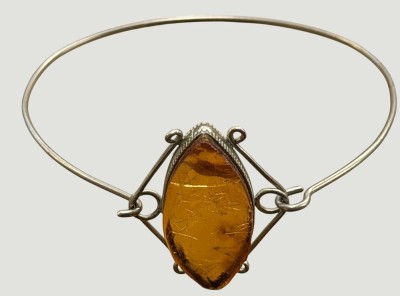 Auktion 370<br>feiner Armreif mit beweglichen Bernstein, wohl versilbert [1]