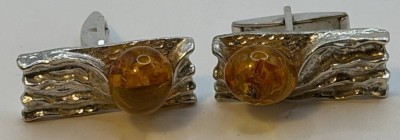 Auktion 371<br>Paar massive Silber-835- Manchettenknöpfe, Fischland Schmuck mit Bernstein-Kugeln, zus. ca. 15 gr. [1]