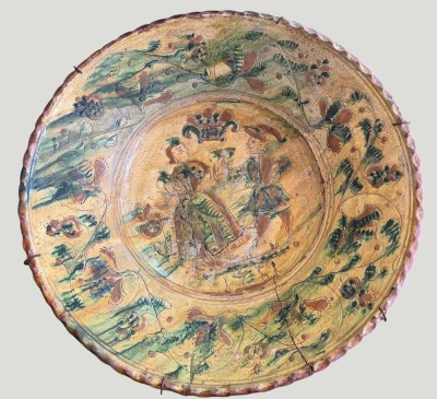 Auktion 371<br>grosse Hochzeitsschüssel in Sgrafitto-Technik, dat. 1781,D-ca. 55 cm, H-11 cm, mittig sich zuprostendes Paar, Fahne mit floralen Dekor, mehrfach geklebte Rarität!, [1]