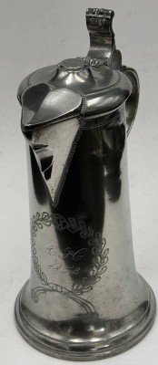 Auktion 371<br>Zinn Krug, sogen. Schnabelstitze, Monogramm 