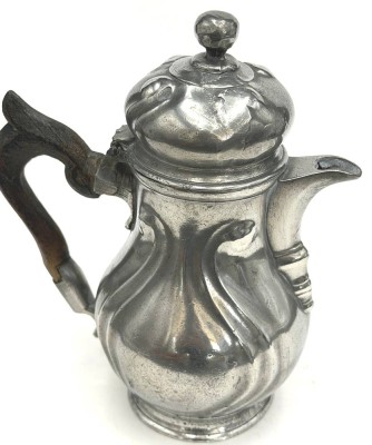 Auktion 371<br>Zinn Türkenkopf Moccakanne, dat. 1796 in Boden, Holzgriff, H-18 cm [1]