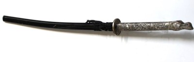 Auktion 371<br>Katana mit figürlichem Griff,  gemarkt ?, alter?, ca. L-106cm [1]