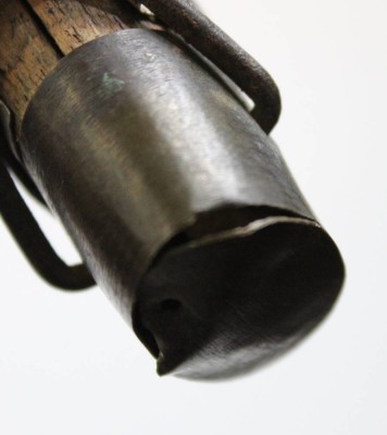 Auktion 371<br>altes Katana, starke Altersspuren,. Klinge verbogen, Griffleder lose, ohne Scheide, ca. L-101,5cm [1]