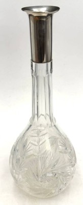 Auktion 371<br>Kristall-Karaffe mit Silberhals-800-, Stöpsel fehlt, Rand leicht verbogen, Hals Glas gesprungen,H-33 cm [1]