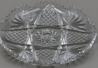 Auktion 371<br>grosse, schwere Kristallplatte mit Zackenrand und Schliff, ca. 2 kg., D-31,5 cm, Sternschliff mittig [1]