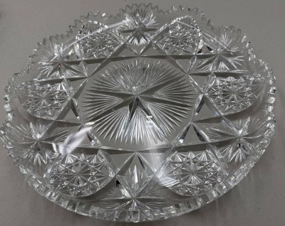 Auktion 371<br>grosse, schwere Kristallplatte mit Zackenrand und Schliff, ca. 2 kg., D-31,5 cm, Farnschliff mittig [1]