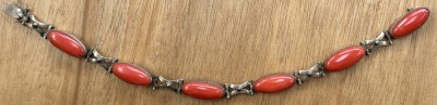 Auktion 371<br>Silber-800- Armband mit Korallen-Cabouchons, L-19 cm, ca. 14 gr. [1]